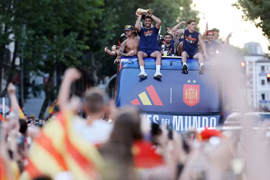 Espanha celebra segundo título mundial com festa que reúne mais de 1 milhão em Madri