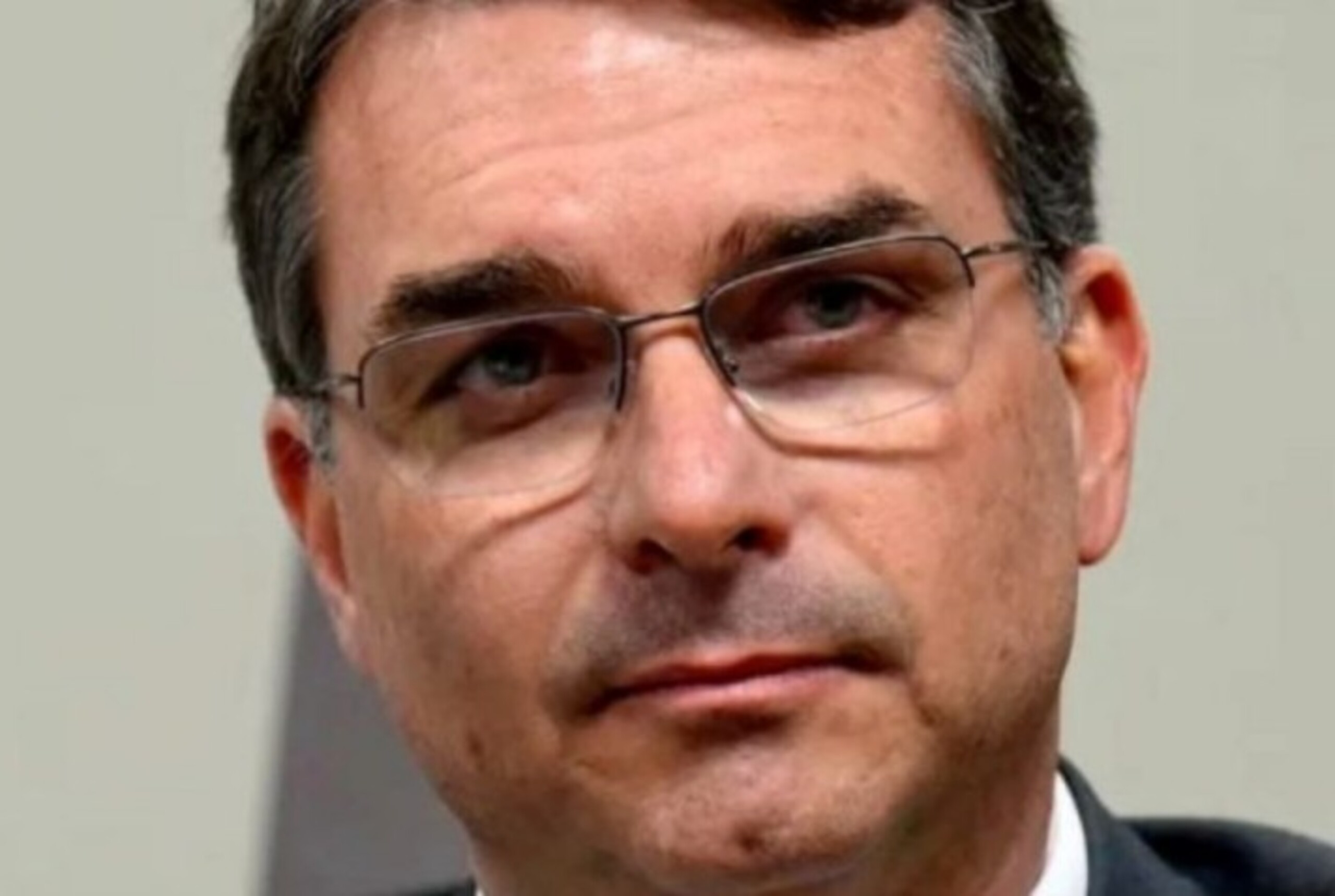 PL lança candidatura de Flávio Bolsonaro à Presidência da República em convenção com presença de Milei