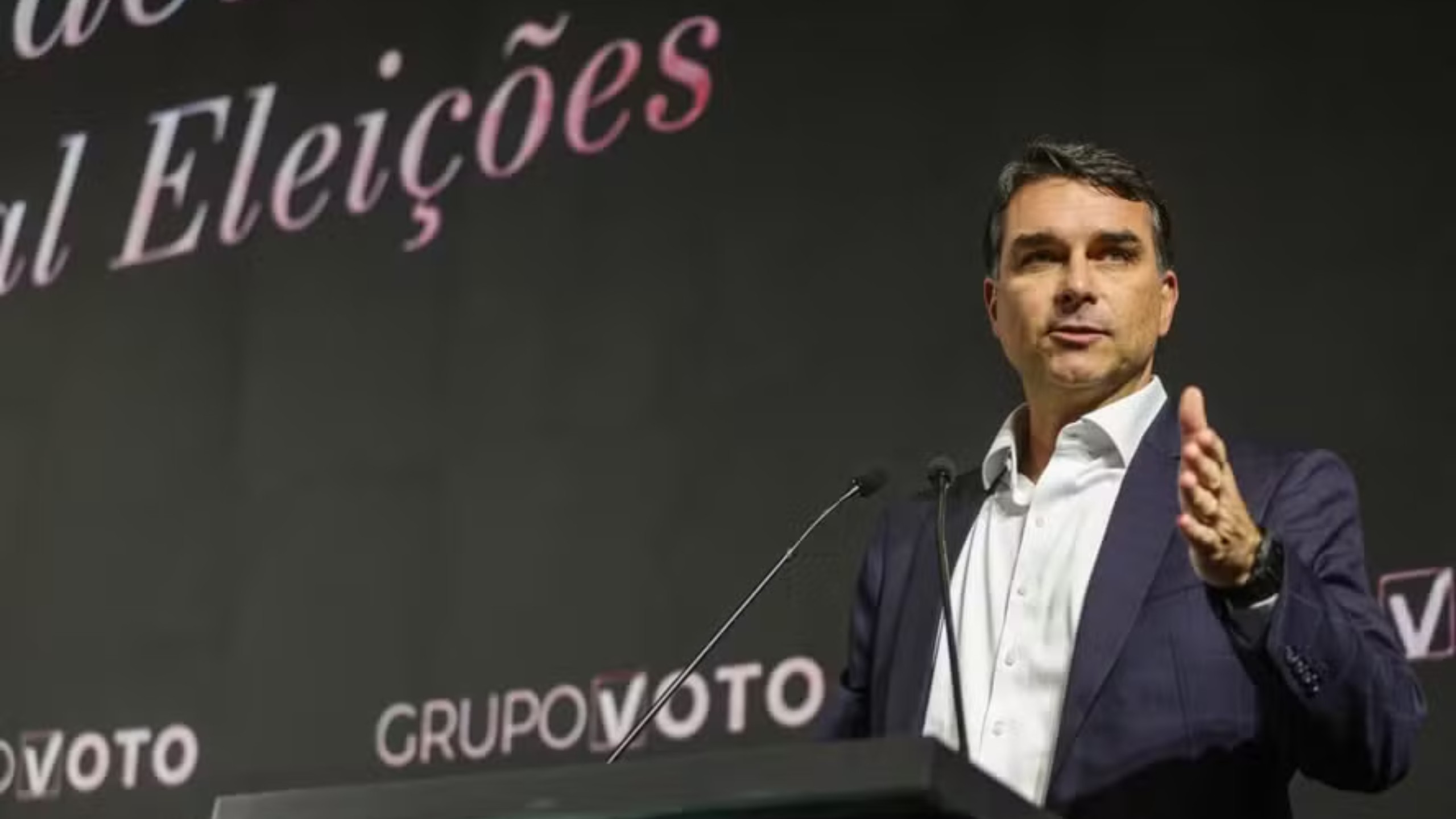Flávio Bolsonaro terá cinco minutos em audiência dos EUA sobre tarifa contra produtos brasileiros