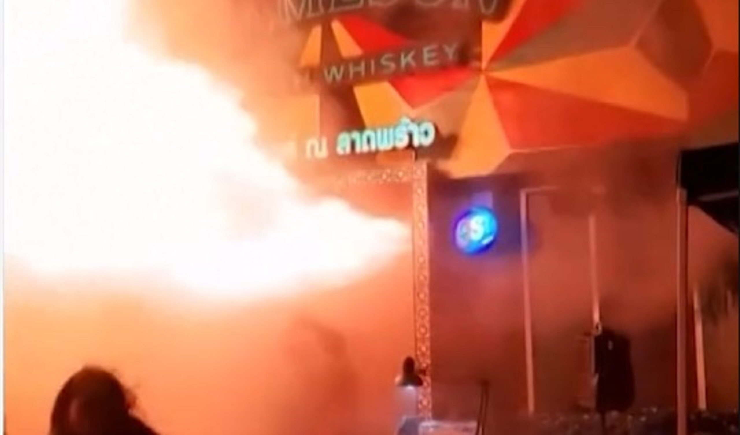 Vídeo: incêndio em pub deixa ao menos 27 mortos na Tailândia