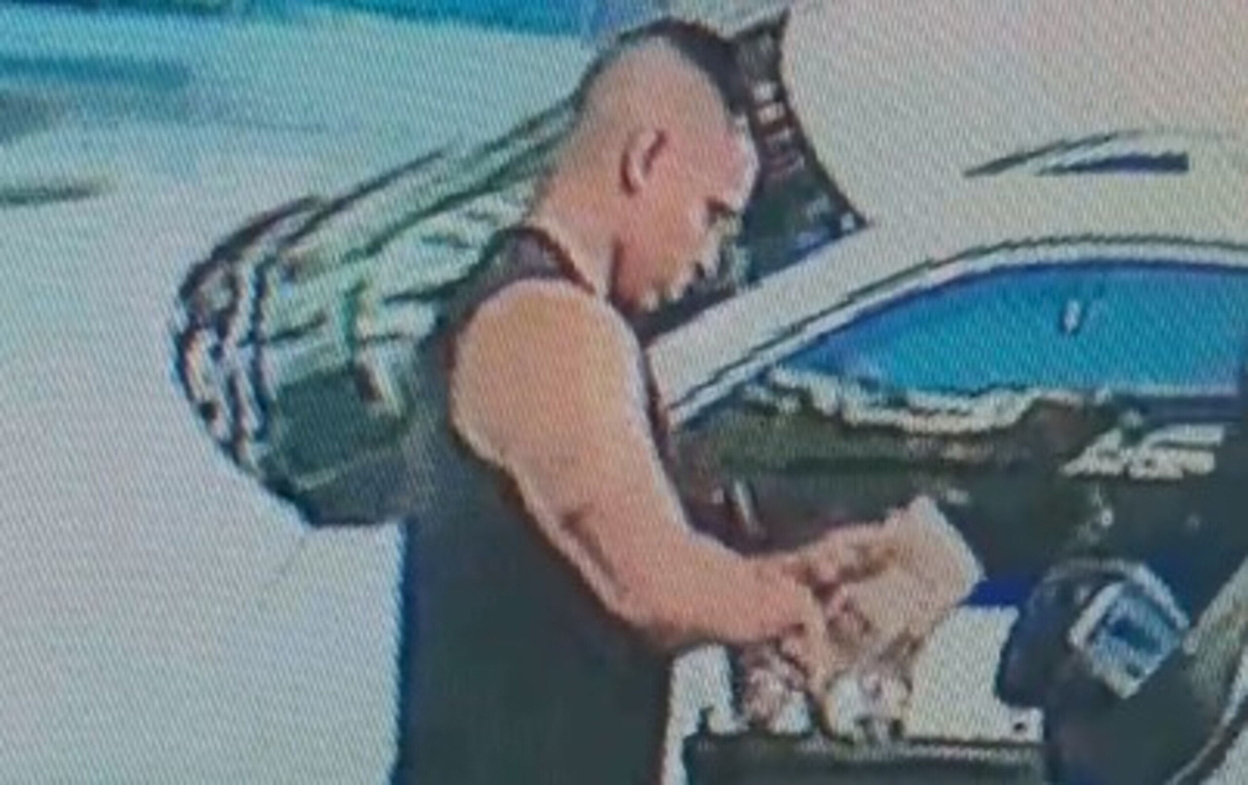Vídeo: entregador é preso por furtar garrafas de vinho em Niterói
