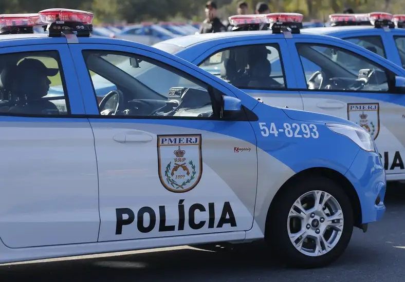 PMs são presos por extorsão contra motorista na Via Light