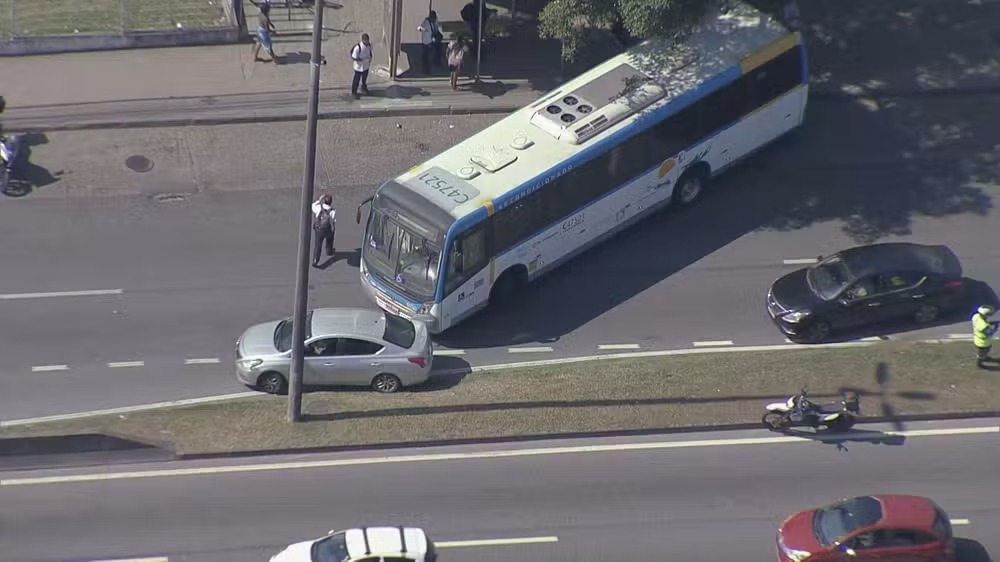 Quatro ônibus são sequestrados e 19 linhas afetadas em ação da PM na Gardênia Azul