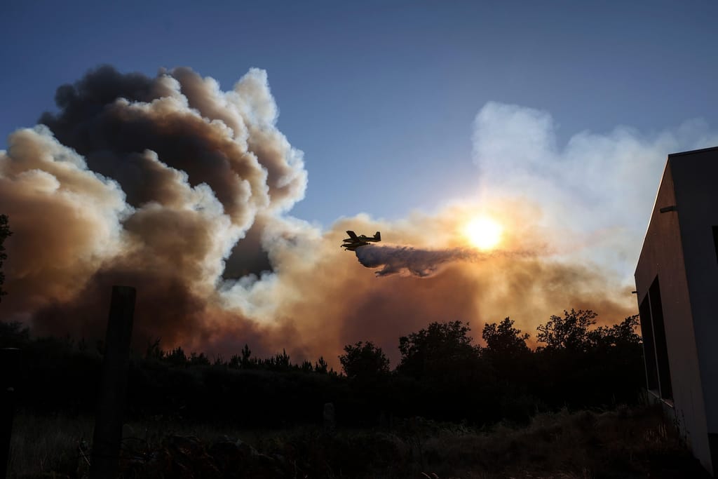 Fogo no sul da França causa evacuação de 5 mil pessoas