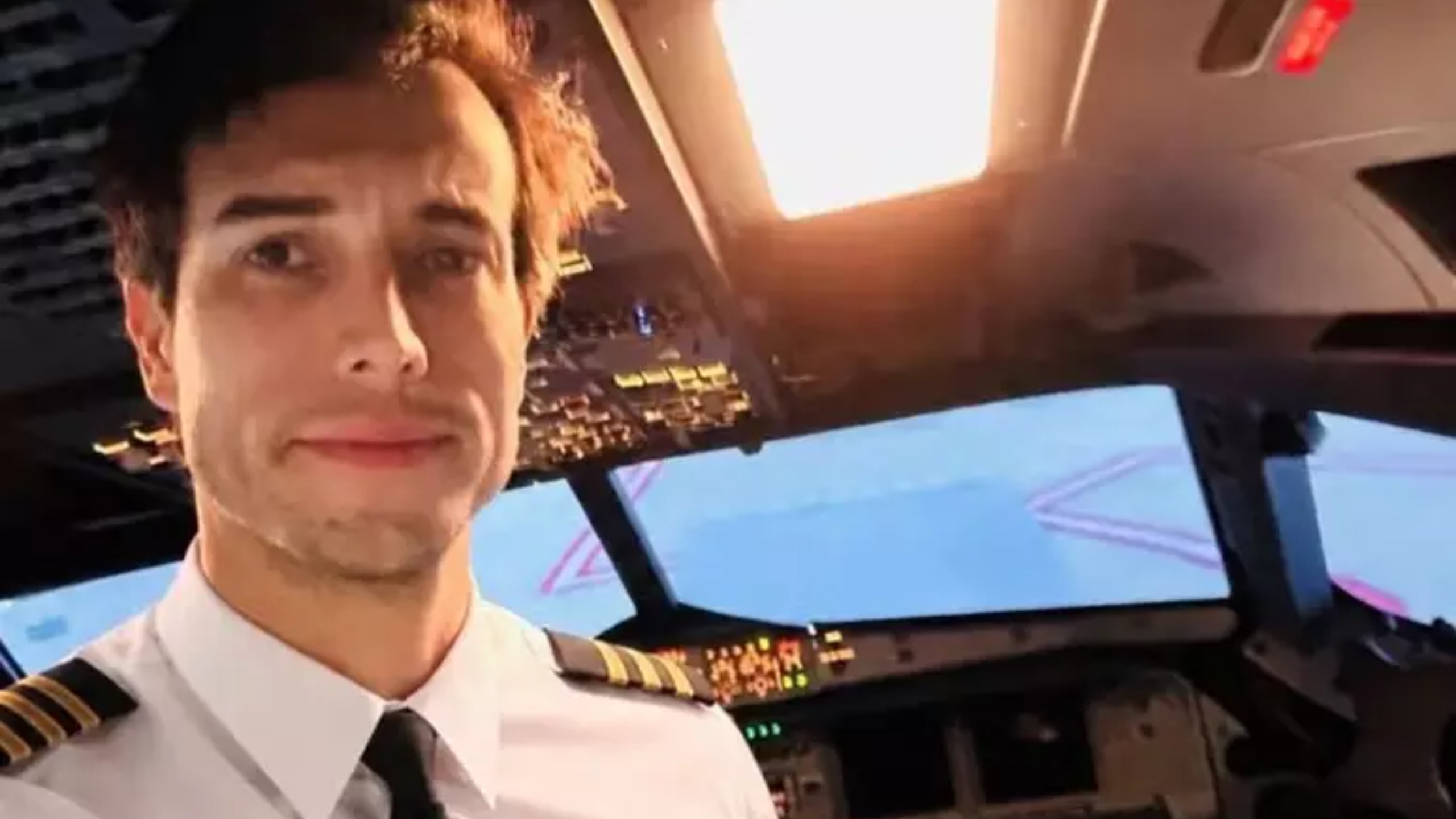 Instrutor salta de avião durante voo de treinamento, morre e aluna consegue pousar sozinha na Argentina