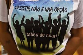 Mães de Acari recebem certidões de óbito dos filhos em cerimônia no Cristo Redentor