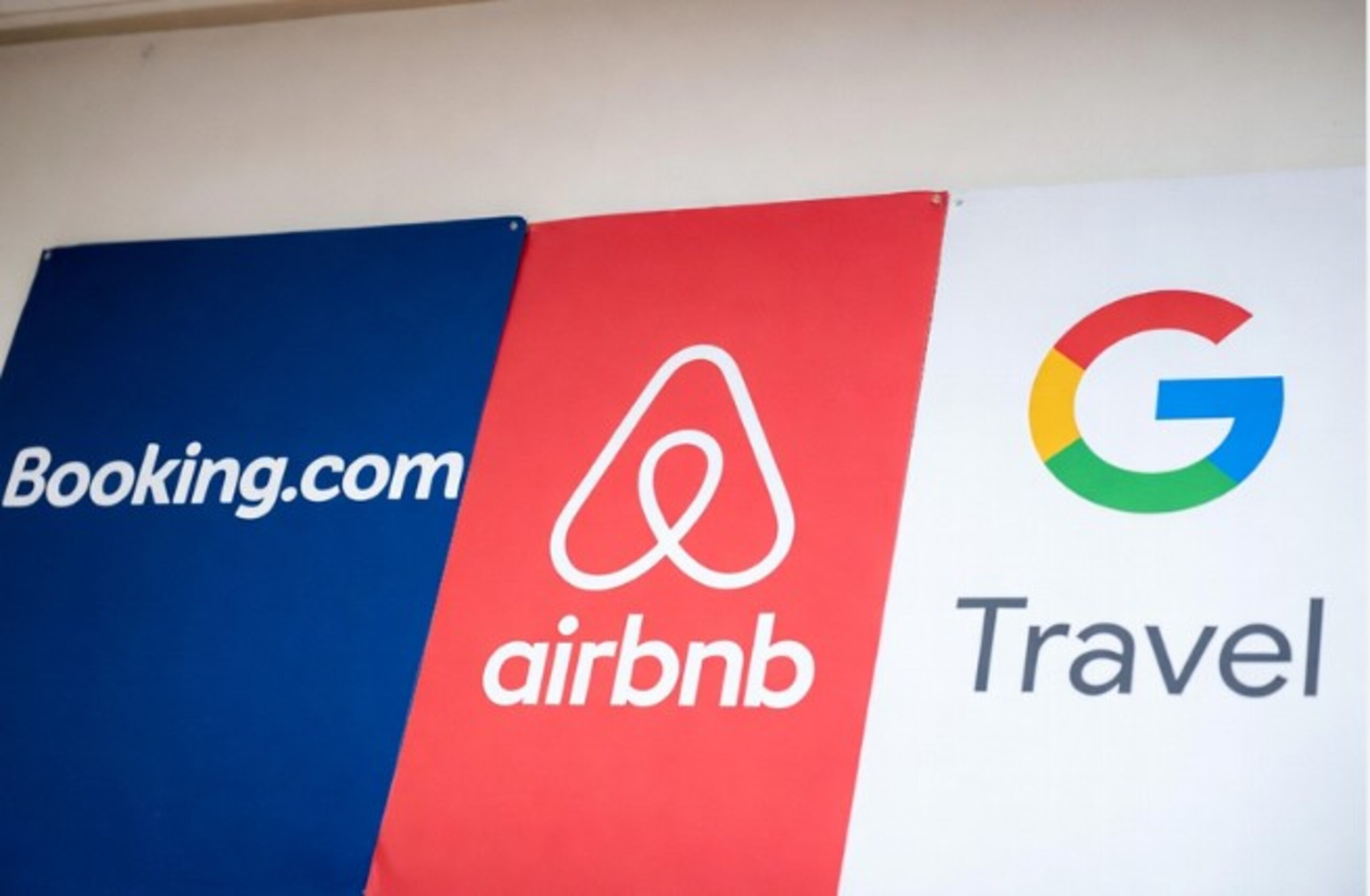 MPF aciona Airbnb, Booking, Google e Meta por anúncios de hospedagens em terra indígena de Paraty