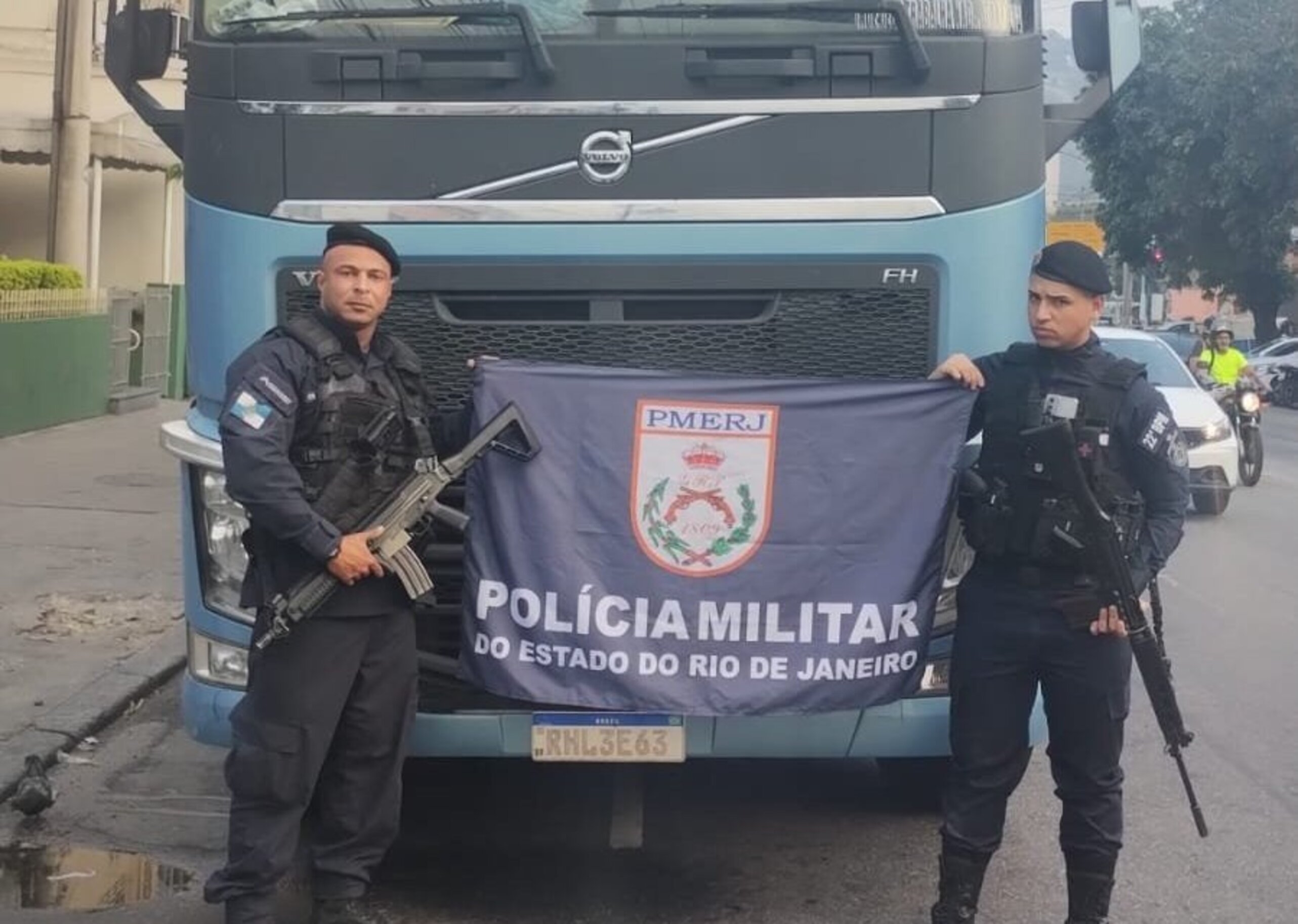 PM prende ladrão e recupera carga de cerveja de R$ 147 mil na Linha Amarela