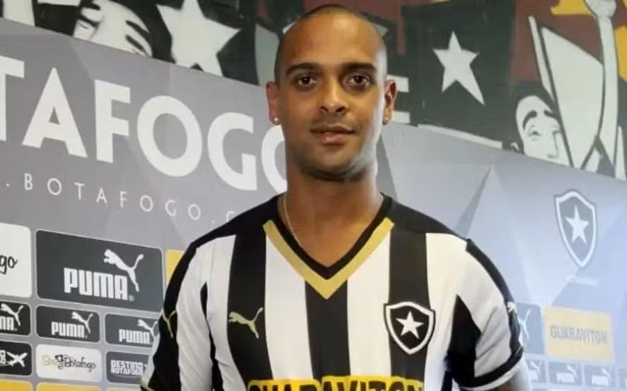 Tássio Maia dos Santos, ex-jogador do Botafogo, é um dos mortos no vendaval que atingiu o Rio; vídeo