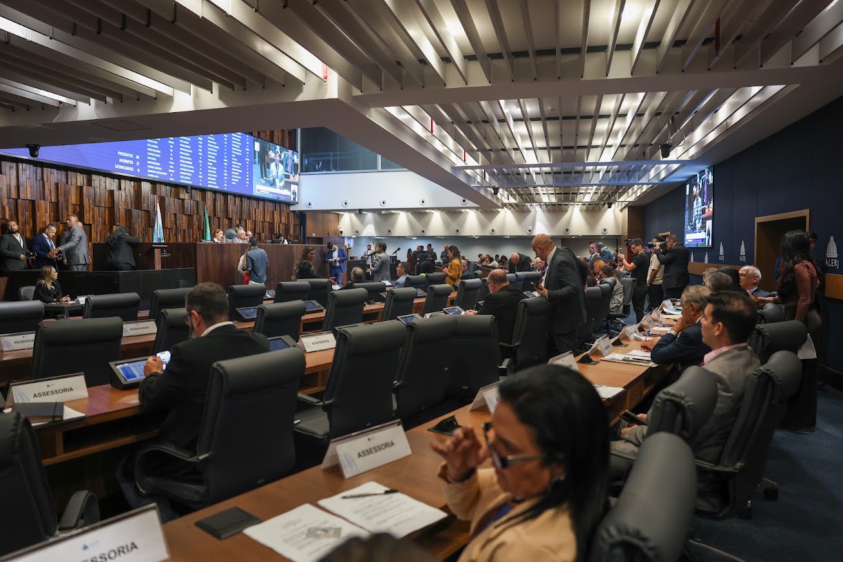 Deputadas ampliam pressão contra fusão da Ciência e Tecnologia; governo diz que pasta mantém status de secretaria
