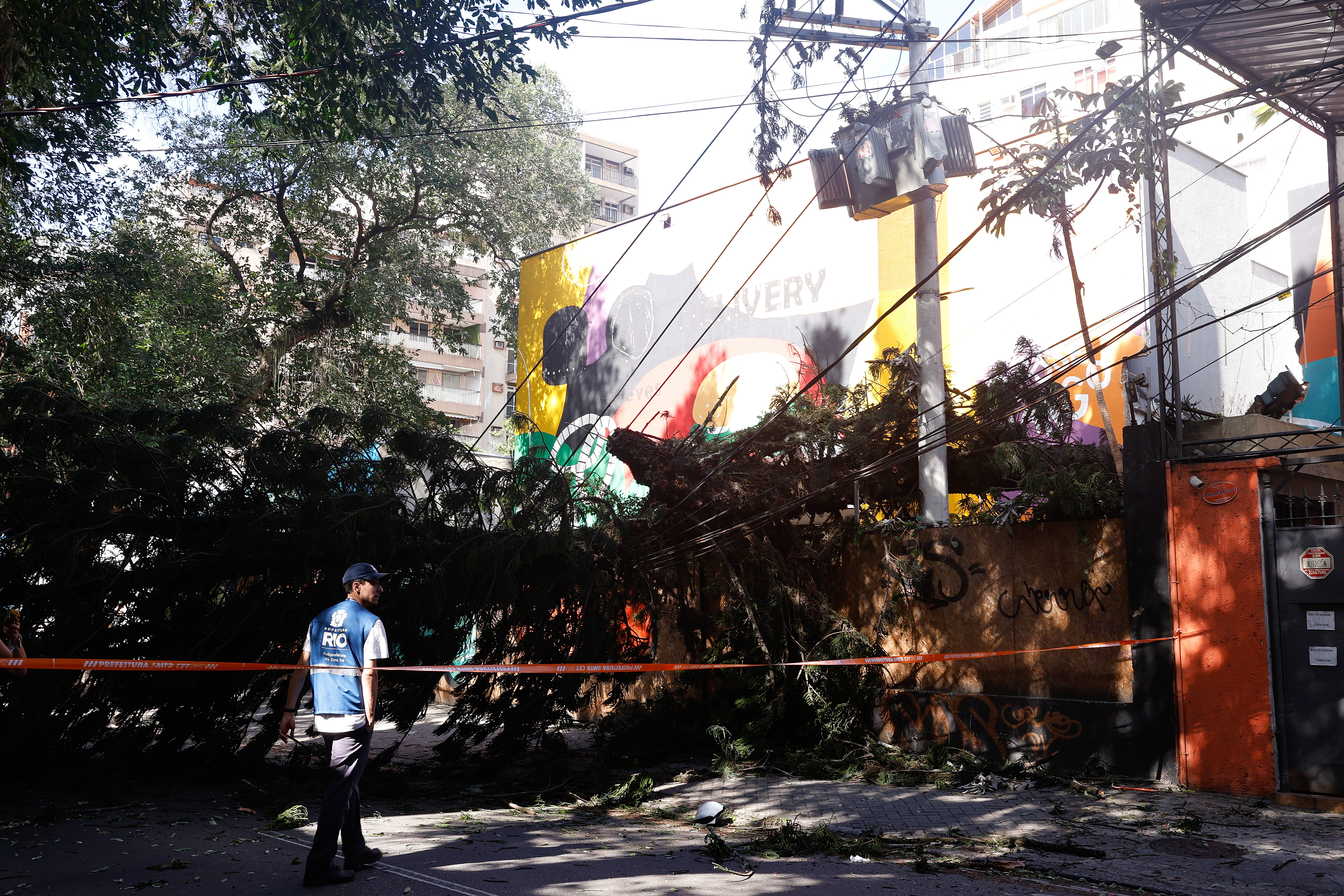 Defesa Civil emite alerta de ventos fortes após vendaval no RJ; veja cuidados