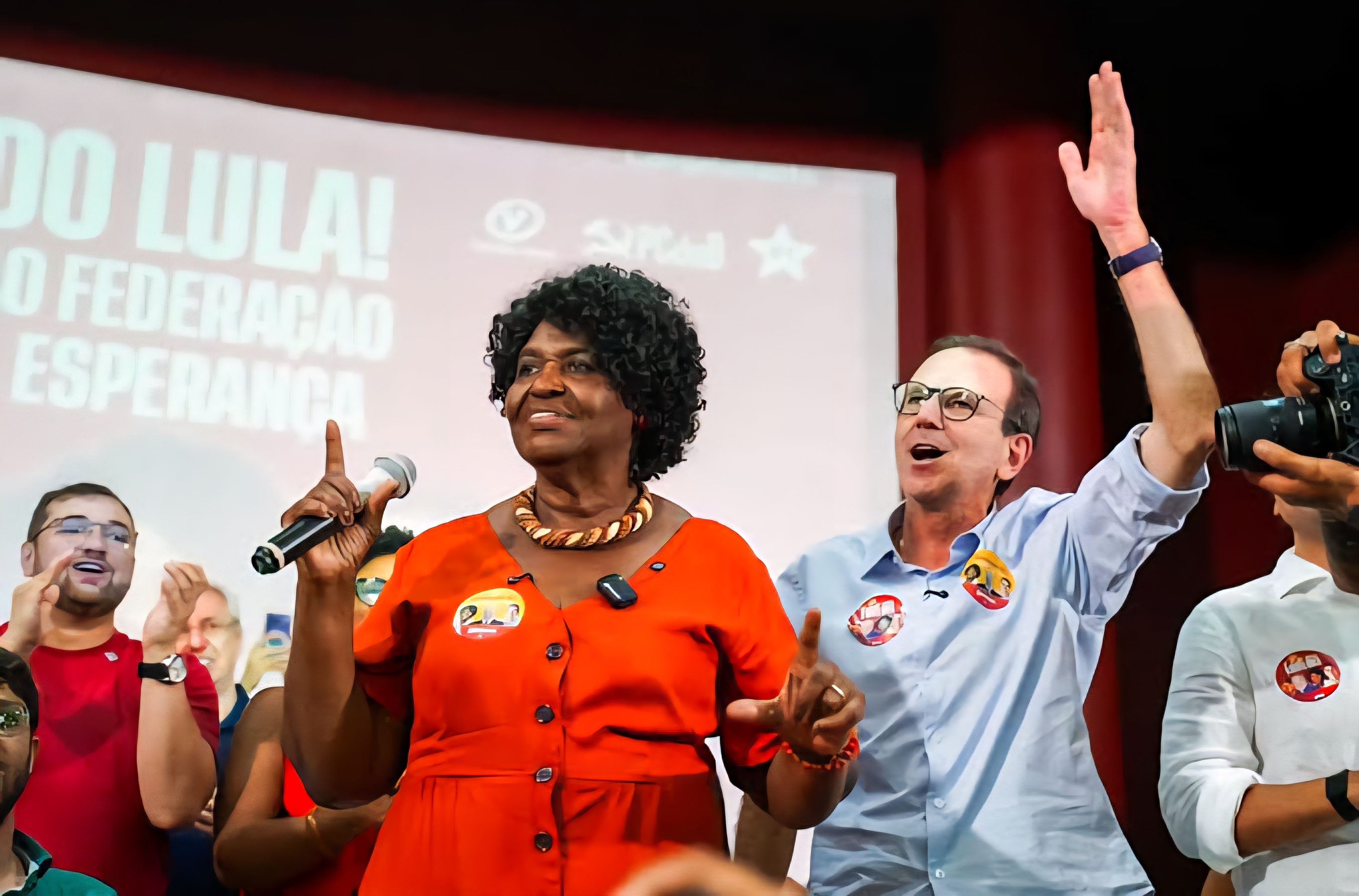 Eduardo Paes e Benedita desembarcam em São Gonçalo para agenda no reduto de Douglas Ruas