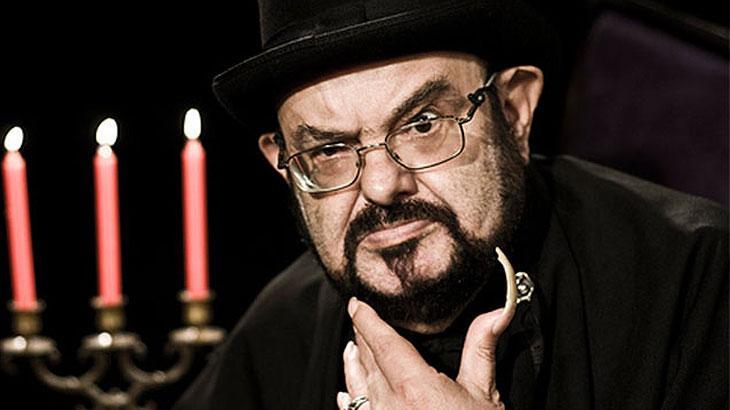 À meia-noite pedirei teu voto: as tenebrosas tentativas de Zé do Caixão entrar para a política